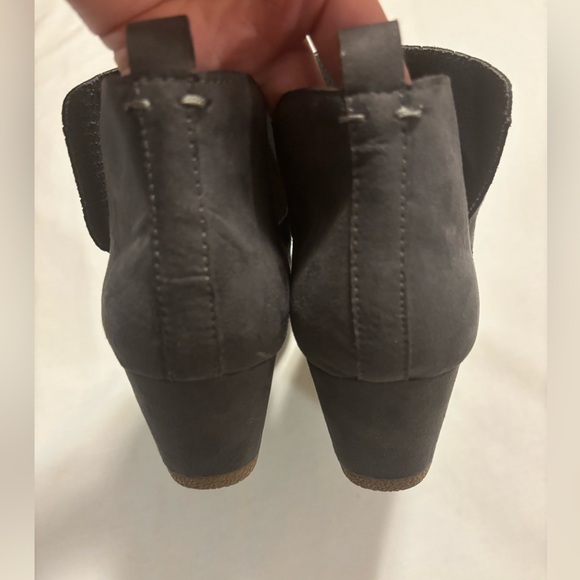 DV by Dolce Vida, gray perforated suede wedge, 8 - Picture 3 of 8